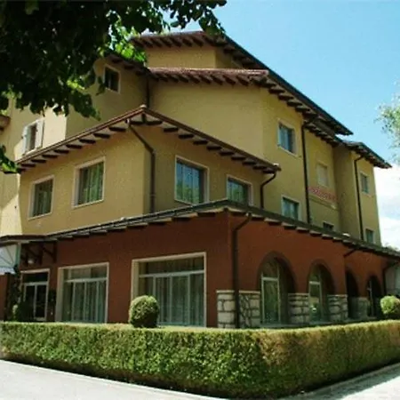 Garni Del Otel